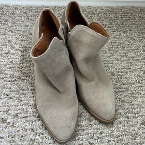 EUC Lucky Brand Stayci Suede Leather Ankle Bootie Size 7.5M US Beige Block Heel